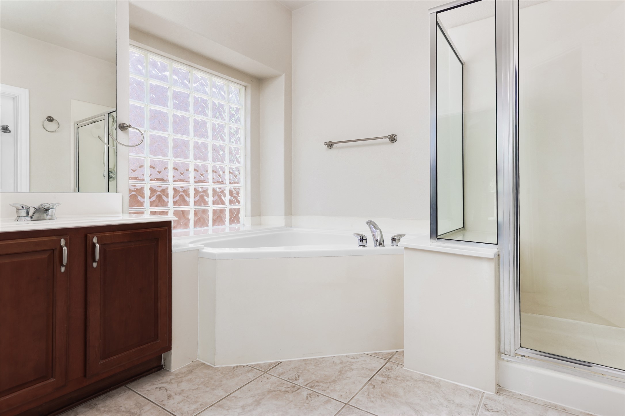 7921 Davis Mountain Pass Austin, TX 78726 - Photo 21 of 40 a bathroom with a bathtub and a sink