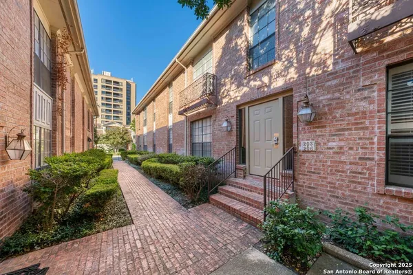 $1,750 | 7815 Broadway, Unit 206B, San Antonio, TX 78209