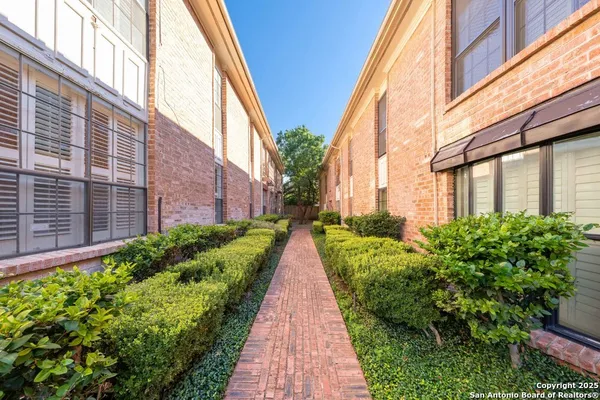 $1,750 | 7815 Broadway, Unit 206B, San Antonio, TX 78209