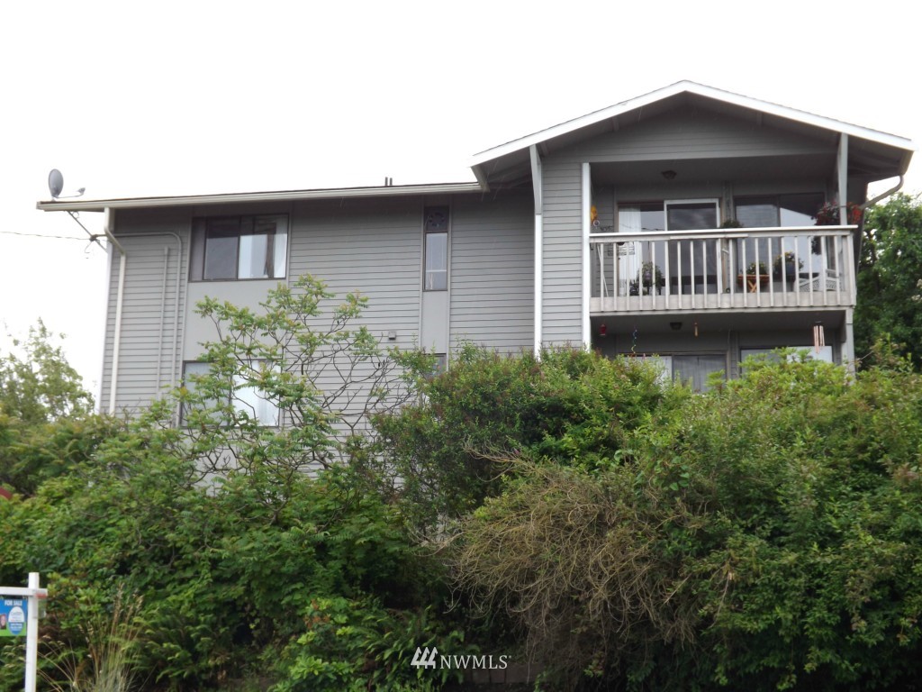 630 Boulevard Bellingham, WA 98225 - Photo 13 of 13 a front view of a house with garden
