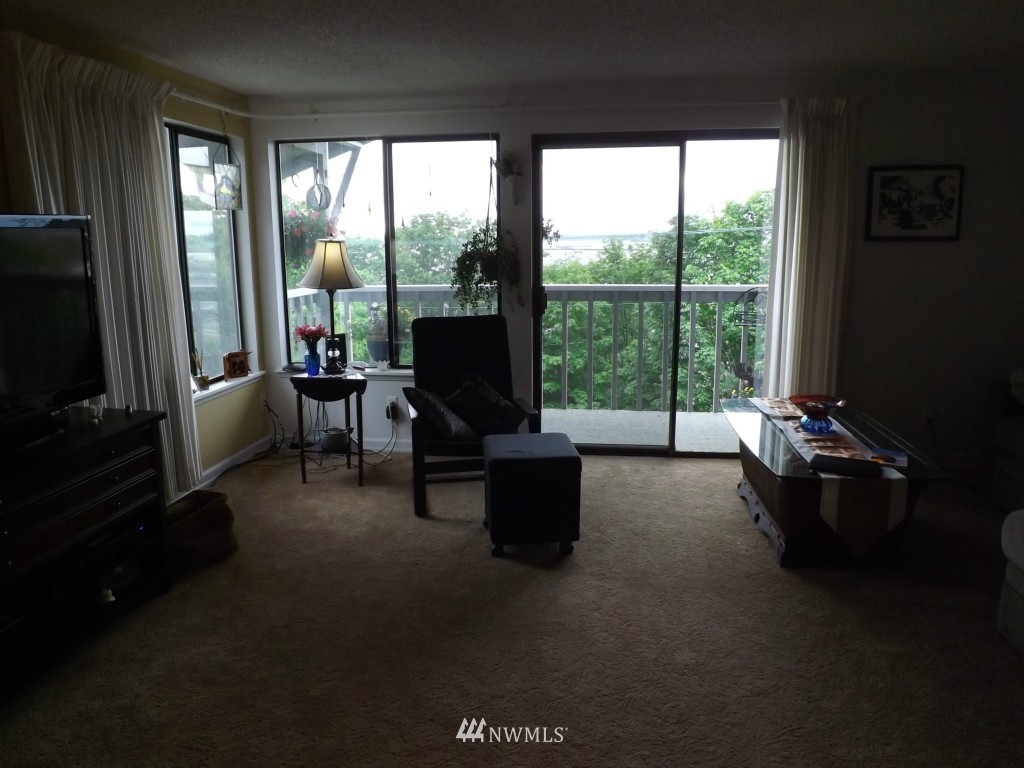 630 Boulevard Bellingham, WA 98225 - Photo 8 of 13 a living room with furniture and a floor to ceiling window
