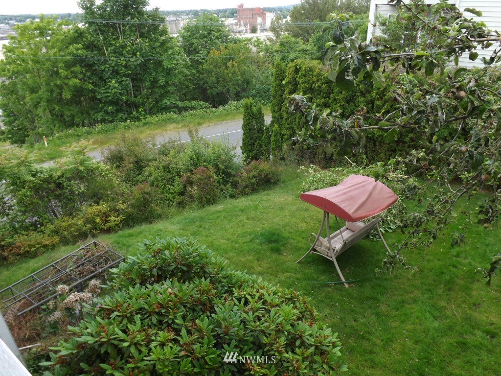 630 Boulevard Bellingham, WA 98225 - Photo 10 of 13 a view of a bench in a garden