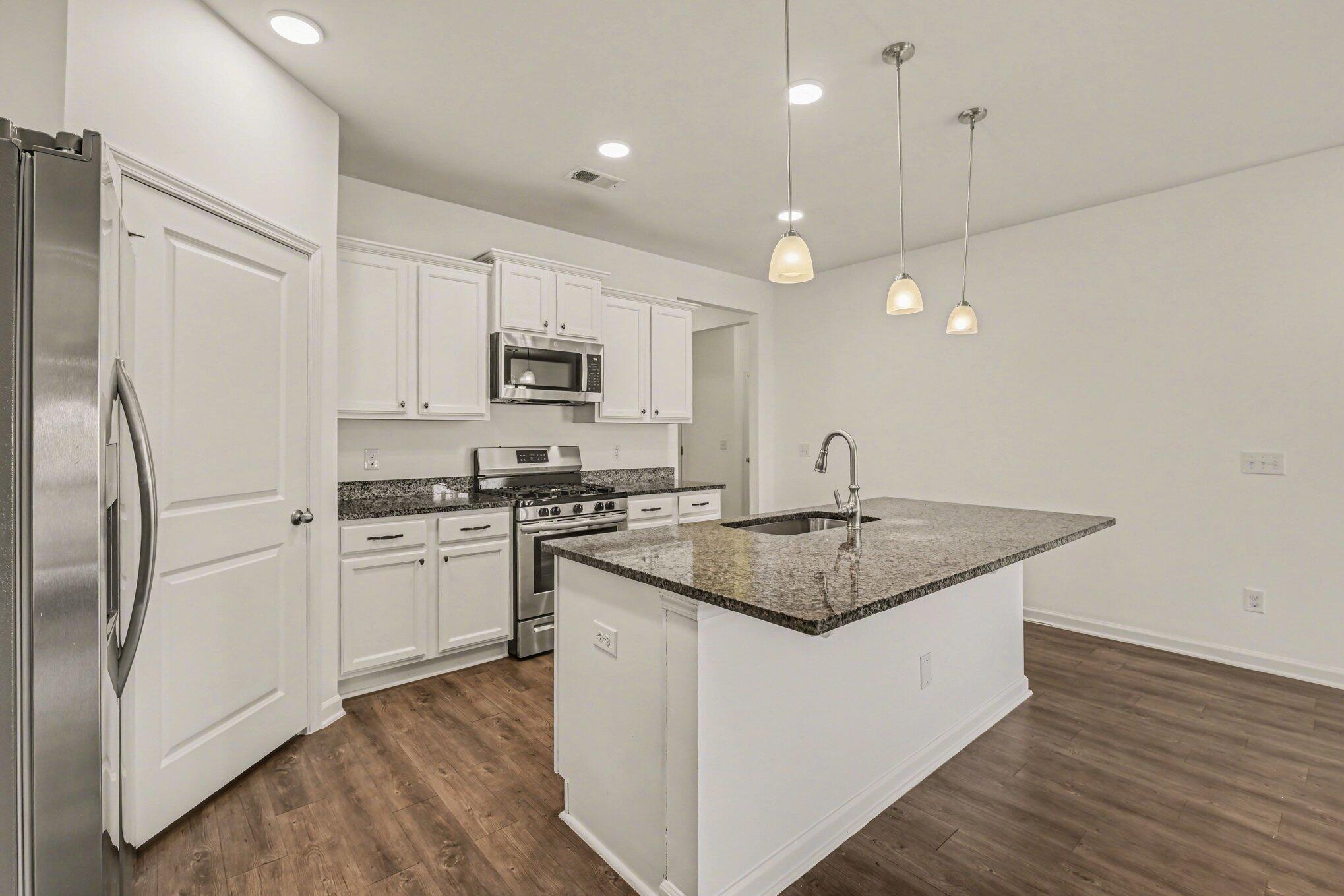 621 Wayton Circle Moncks Corner, SC 29461 - Photo 12 of 44 Kitchen