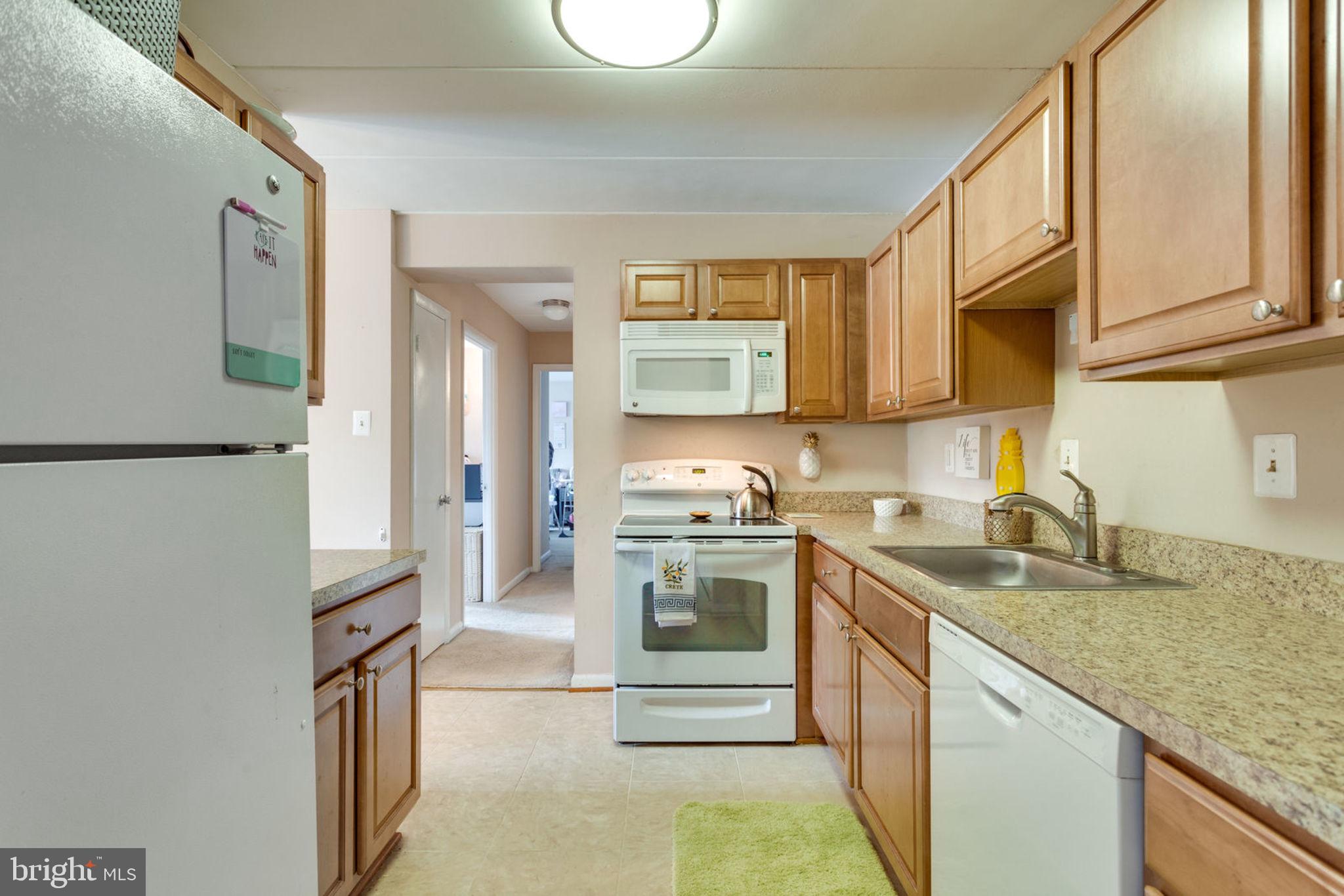 6270 Edsall Road, Unit 203 Alexandria, VA 22312 - Photo 16 of 40 Kitchen