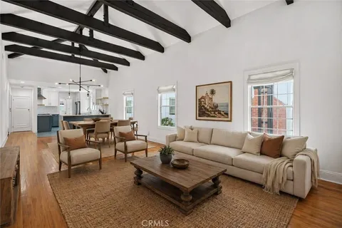 $1,975,000 | 520 North Citrus Avenue, Los Angeles, CA 90036