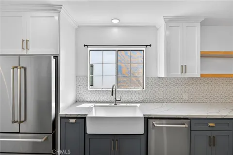 $1,975,000 | 520 North Citrus Avenue, Los Angeles, CA 90036