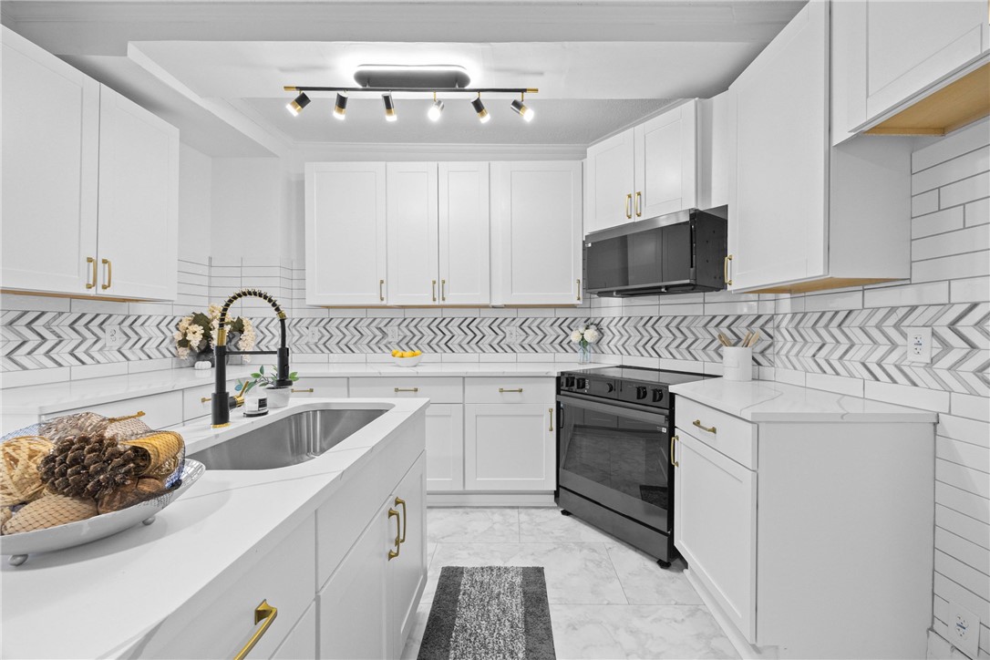 901 Lake Avenue Rochester, NY 14613 - Photo 11 of 32