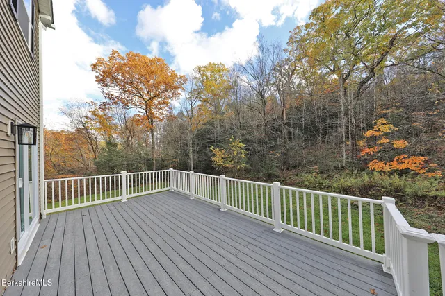 $525,000 | 165 Sandisfield Road, Sandisfield, MA 01255