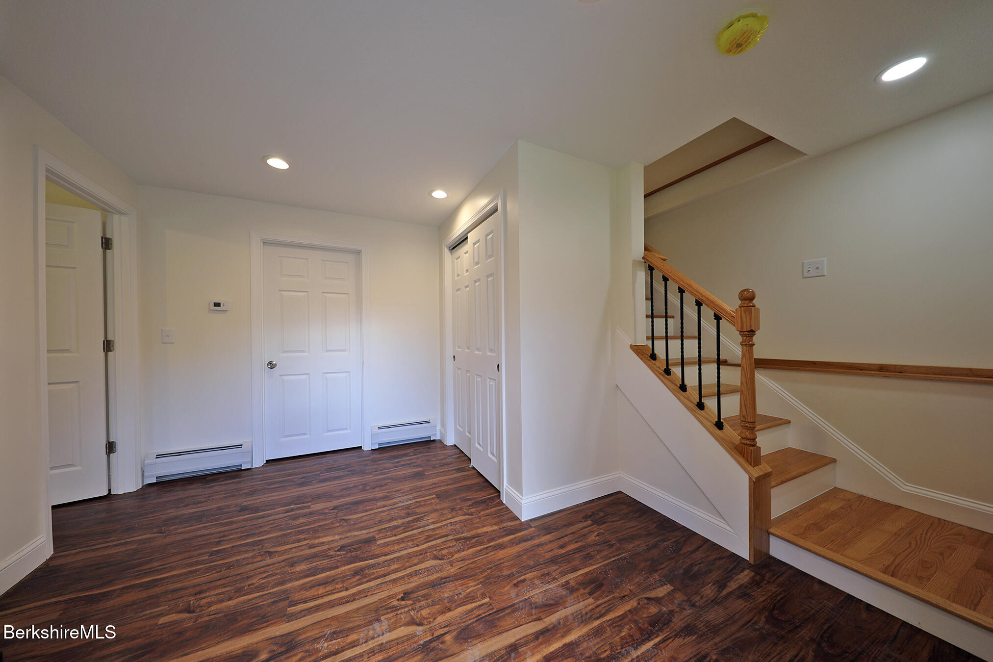 165 Sandisfield Road Sandisfield, MA 01255 - Photo 7 of 49 Foyer