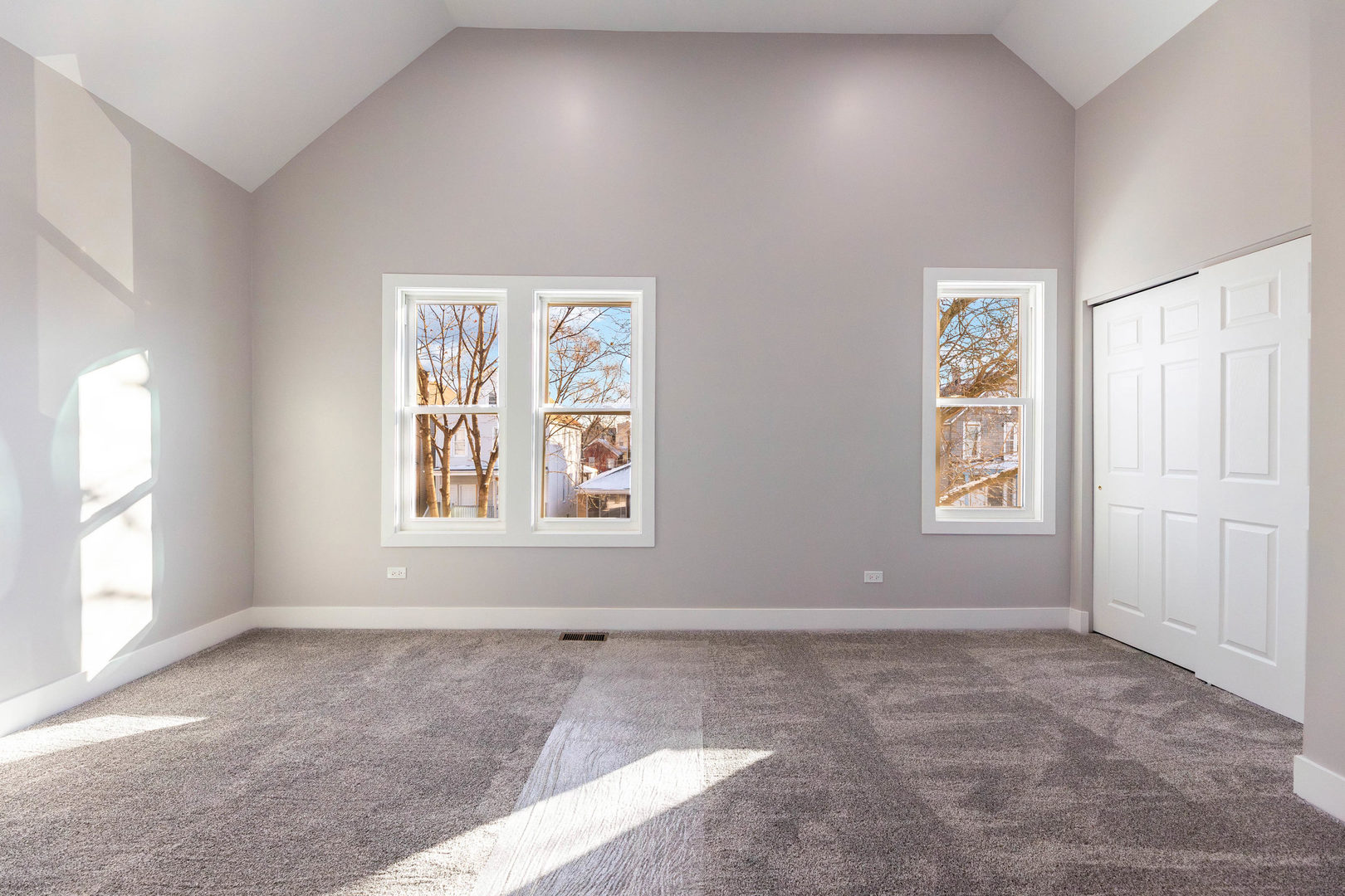 5552 South Shields Avenue Chicago, IL 60621 - Photo 13 of 33 an empty room with windows