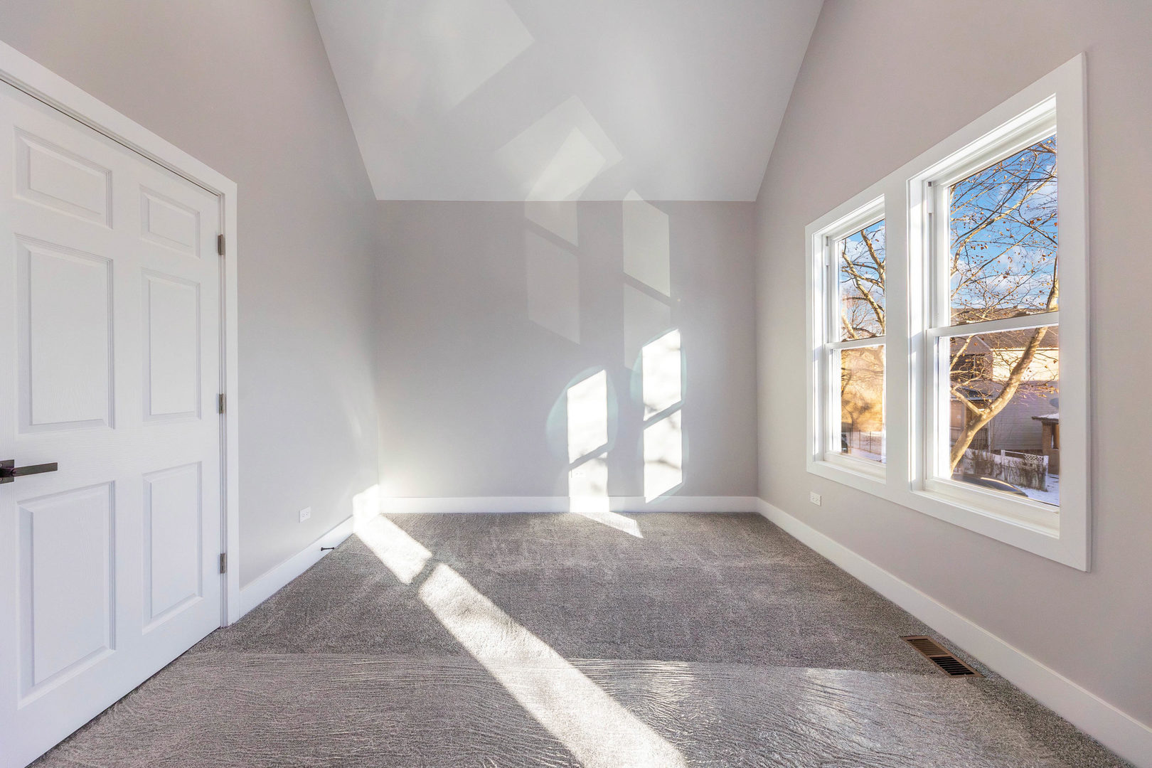5552 South Shields Avenue Chicago, IL 60621 - Photo 15 of 33 a view of an empty room with a window
