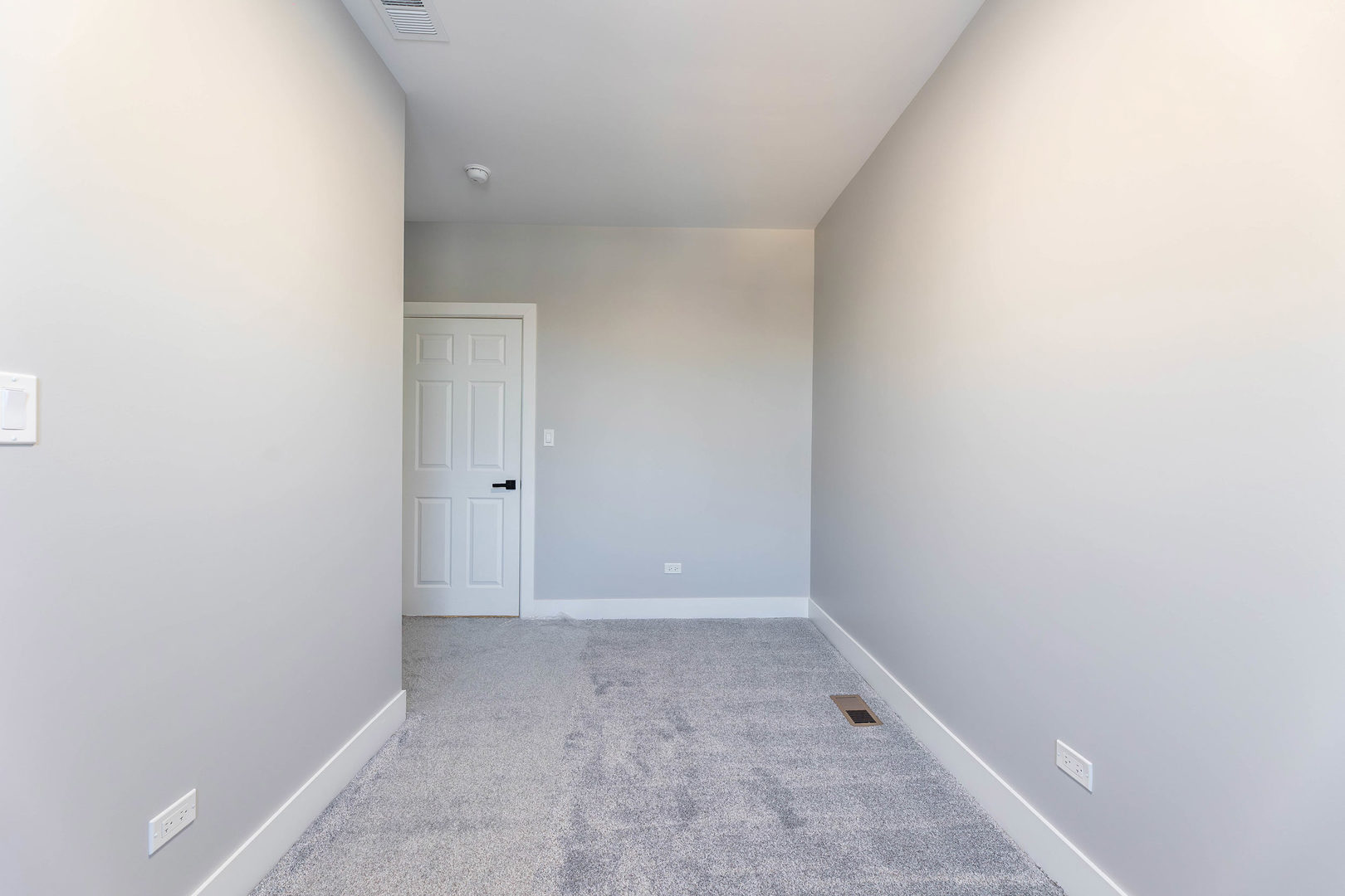5552 South Shields Avenue Chicago, IL 60621 - Photo 17 of 33 a view of room