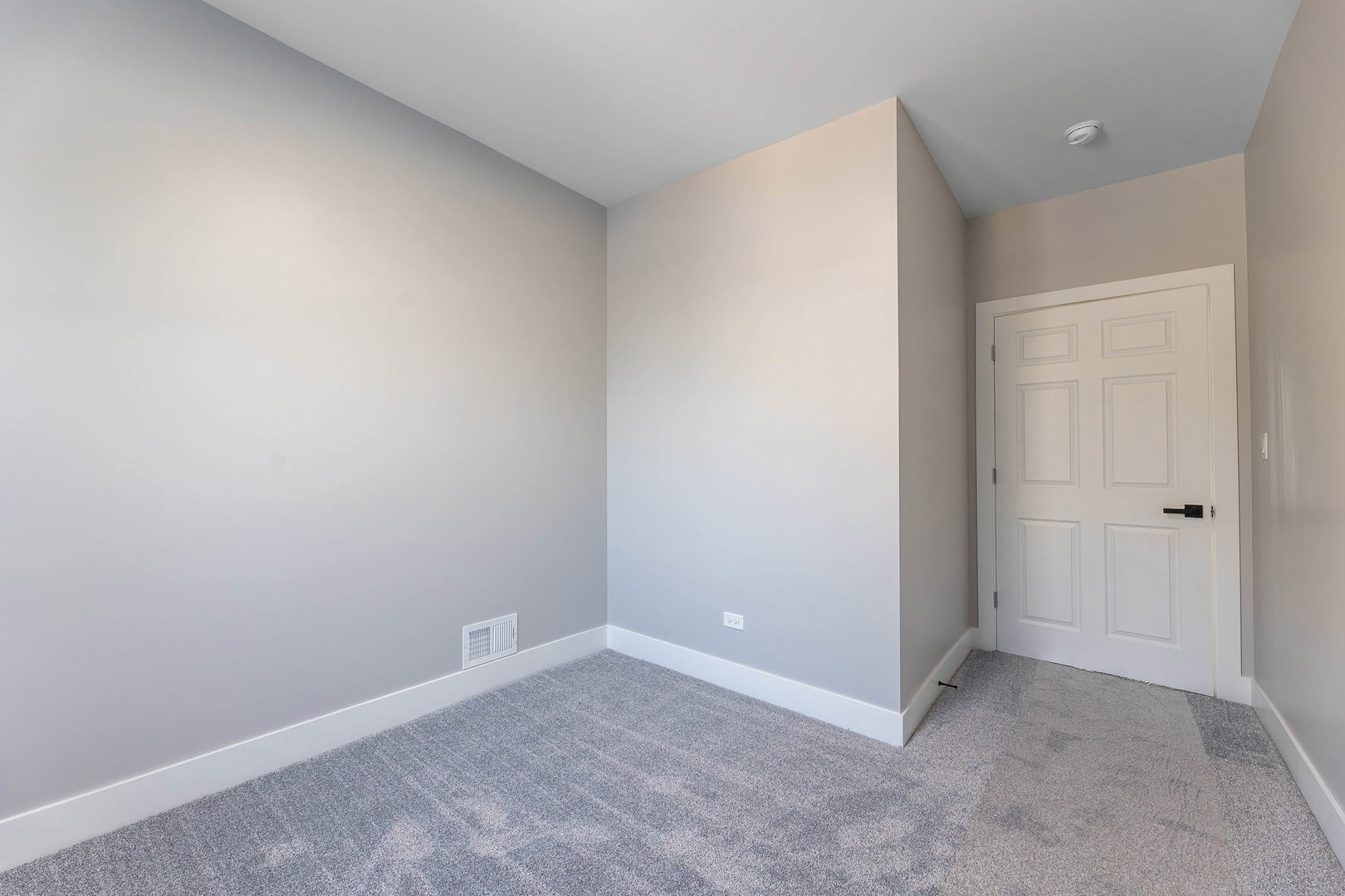 5552 South Shields Avenue Chicago, IL 60621 - Photo 19 of 33 a view of an empty room