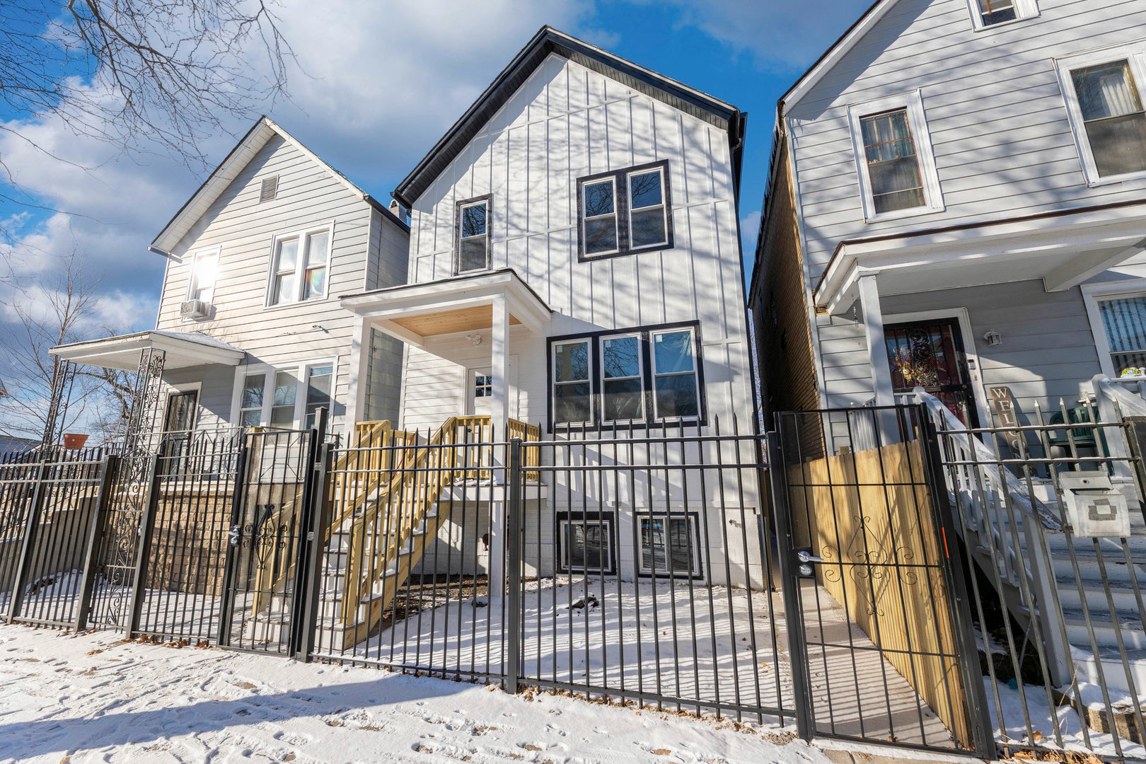 5552 South Shields Avenue Chicago, IL 60621 - Photo 3 of 33 a front view of a house