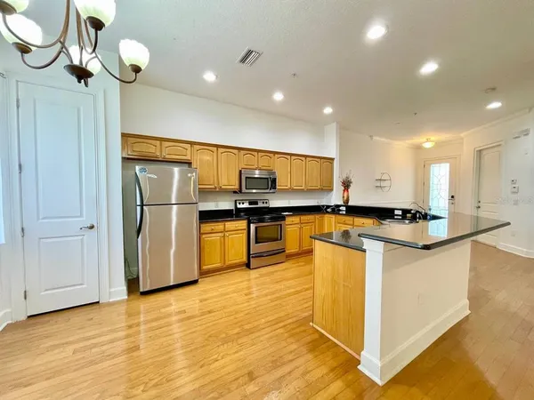 $2,000 | 8626 Miramar Terrace Circle, Temple Terrace, FL 33637