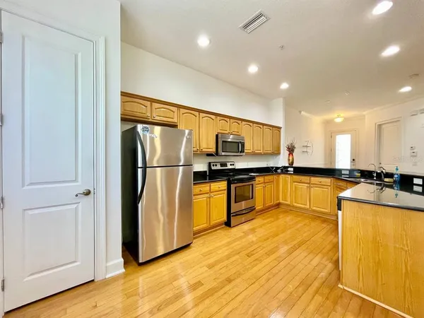 $2,000 | 8626 Miramar Terrace Circle, Temple Terrace, FL 33637