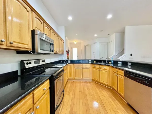 $2,000 | 8626 Miramar Terrace Circle, Temple Terrace, FL 33637