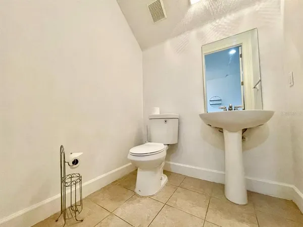 $2,000 | 8626 Miramar Terrace Circle, Temple Terrace, FL 33637