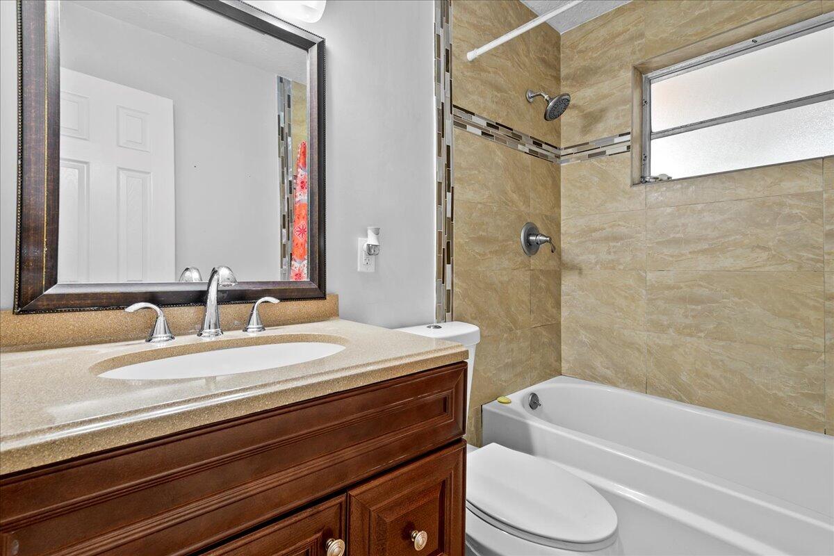 420 Robalo Court Stuart, FL 34996 - Photo 12 of 25 19-JLC1197