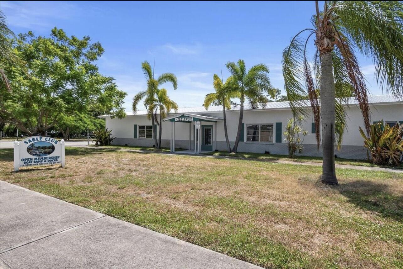 420 Robalo Court Stuart, FL 34996 - Photo 22 of 25 2590D28E-4040-4AAC-8226-7C225D9516E4