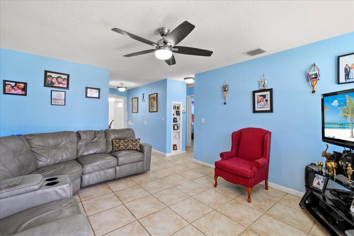 420 Robalo Court Stuart, FL 34996 - Photo 8 of 25 07-JLC1142.jpg1