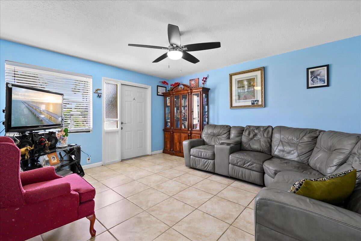 420 Robalo Court Stuart, FL 34996 - Photo 10 of 25 09-JLC1147.jpg1
