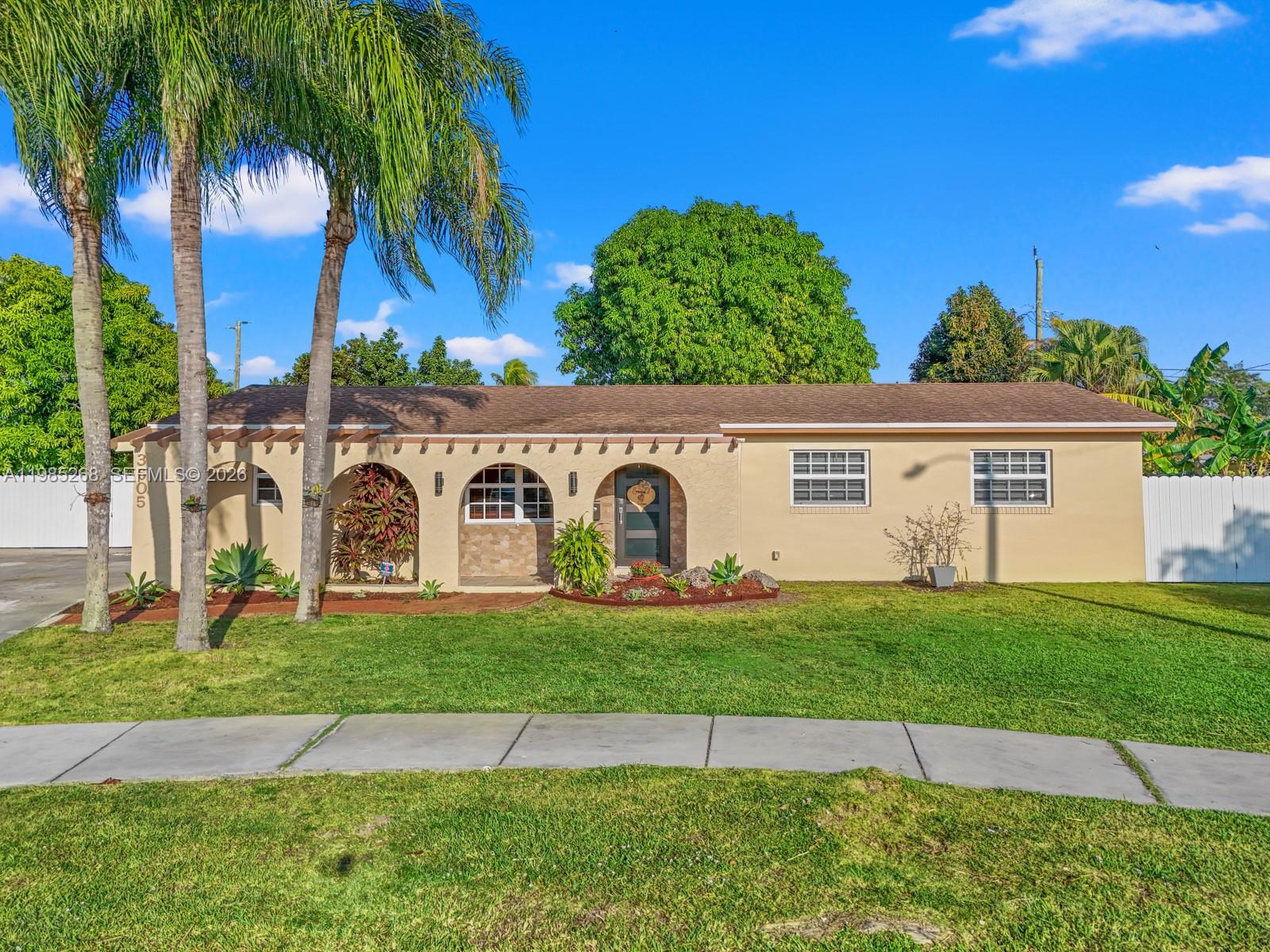 3605 Southwest 122nd Place Miami, FL 33175 - Photo 4 of 53