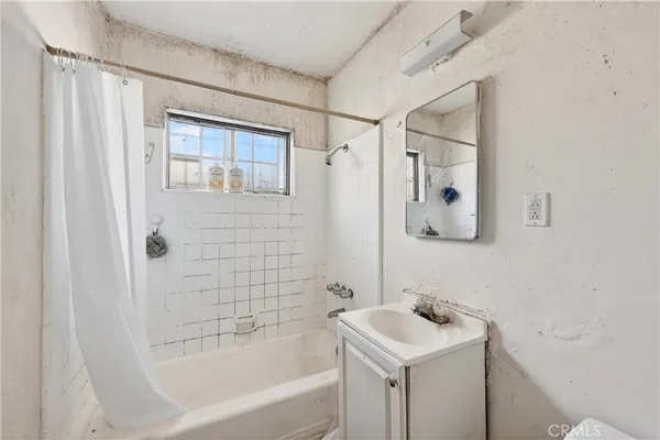 $1,350,000 | 223 North Chester Avenue, Compton, CA 90221