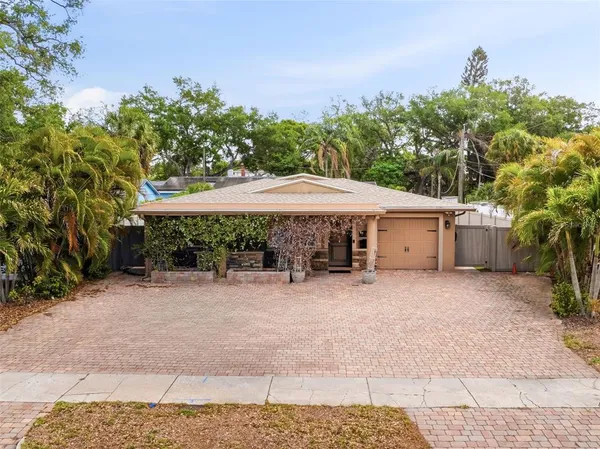 $4,300 | 2121 Park Street North, St. Petersburg, FL 33710