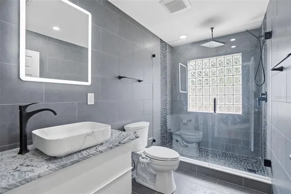 $4,300 | 2121 Park Street North, St. Petersburg, FL 33710