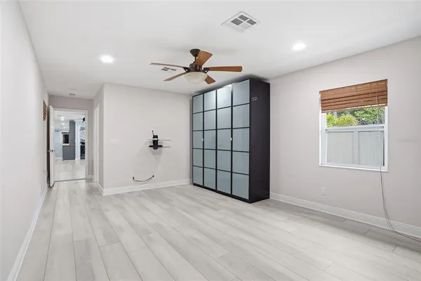 $4,300 | 2121 Park Street North, St. Petersburg, FL 33710