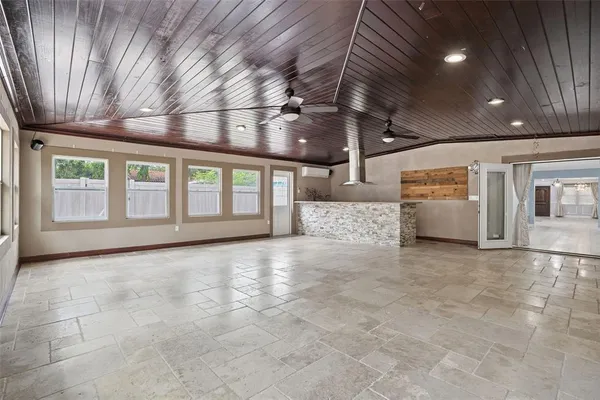 $4,300 | 2121 Park Street North, St. Petersburg, FL 33710