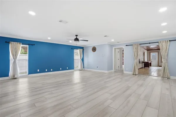 $4,300 | 2121 Park Street North, St. Petersburg, FL 33710