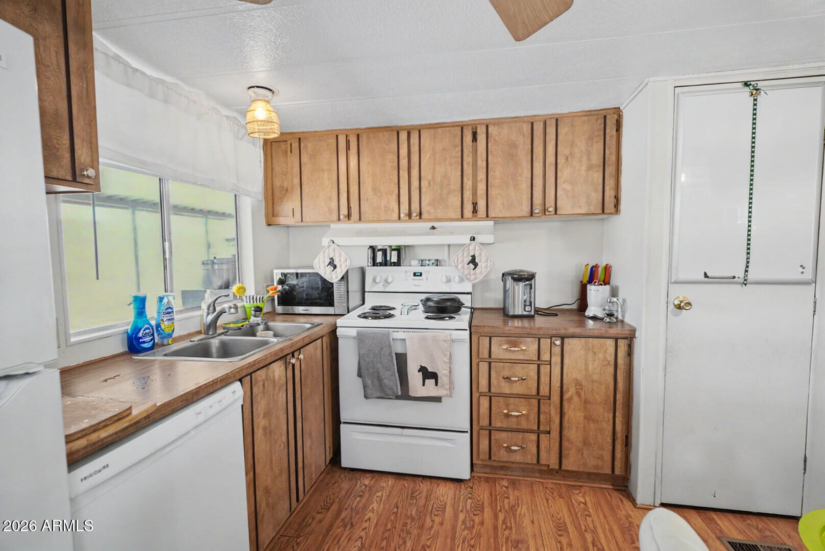 2605 South Tomahawk Road, Unit 65 Apache Junction, AZ 85119 - Photo 5 of 11 Kitchen with pantry