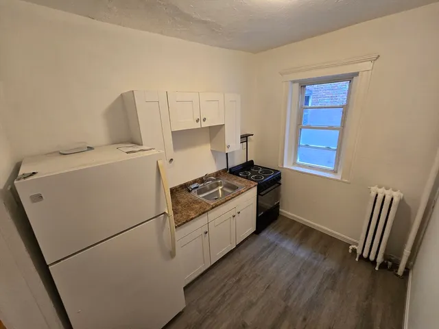 $2,700 | 37 Dwight Street, Unit 2, Brookline, MA 02446