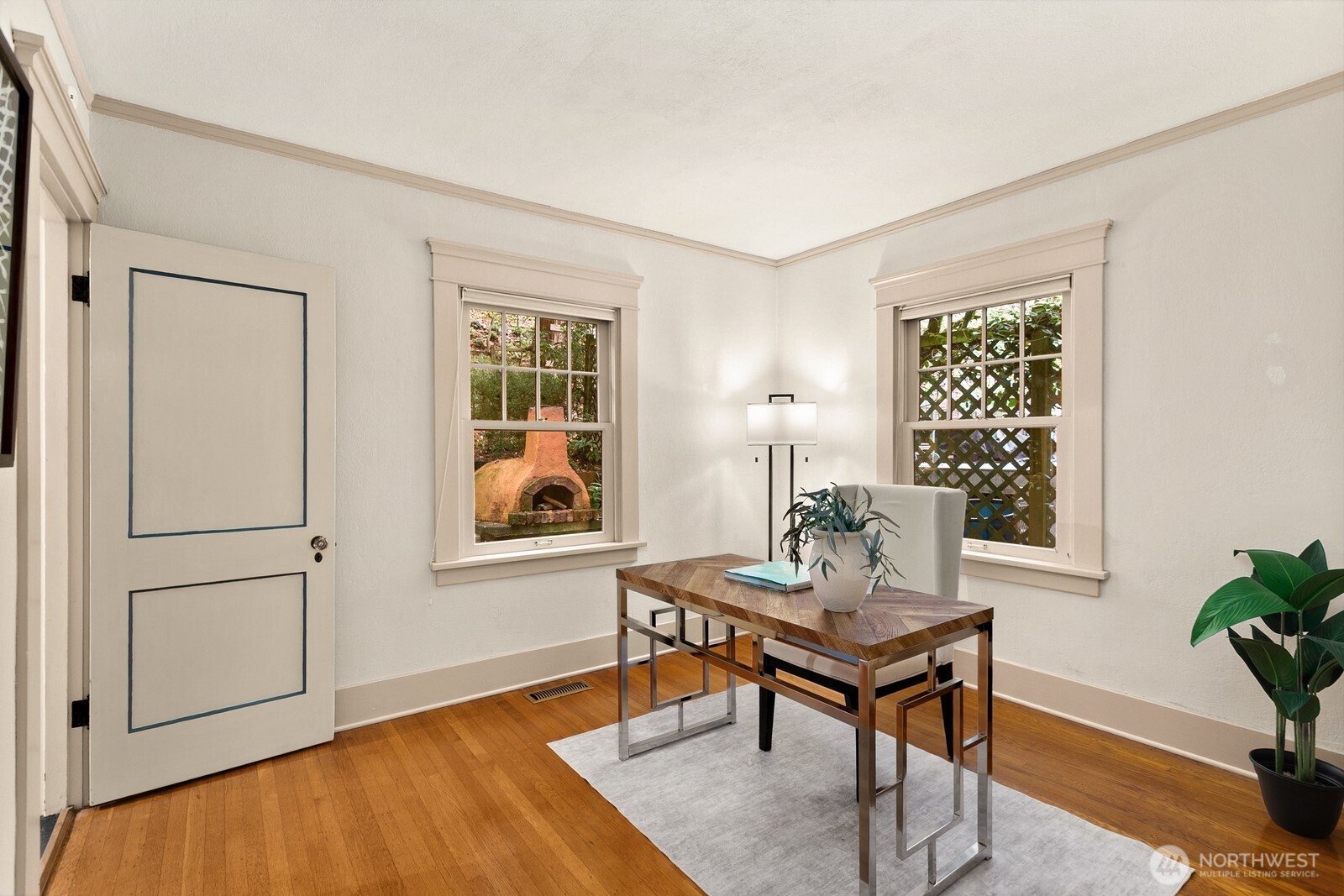 615 36th Avenue Seattle, WA 98122 - Photo 20 of 40 a living room with furniture and a window