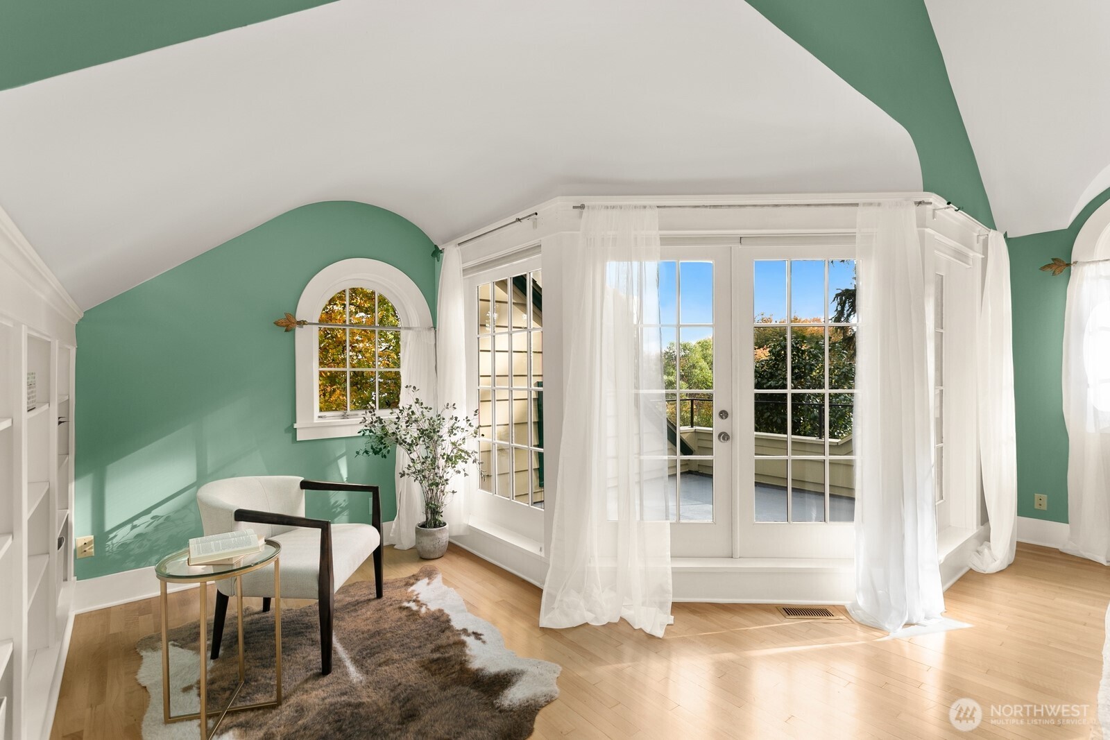 615 36th Avenue Seattle, WA 98122 - Photo 24 of 40 a view of a livingroom with furniture and front door