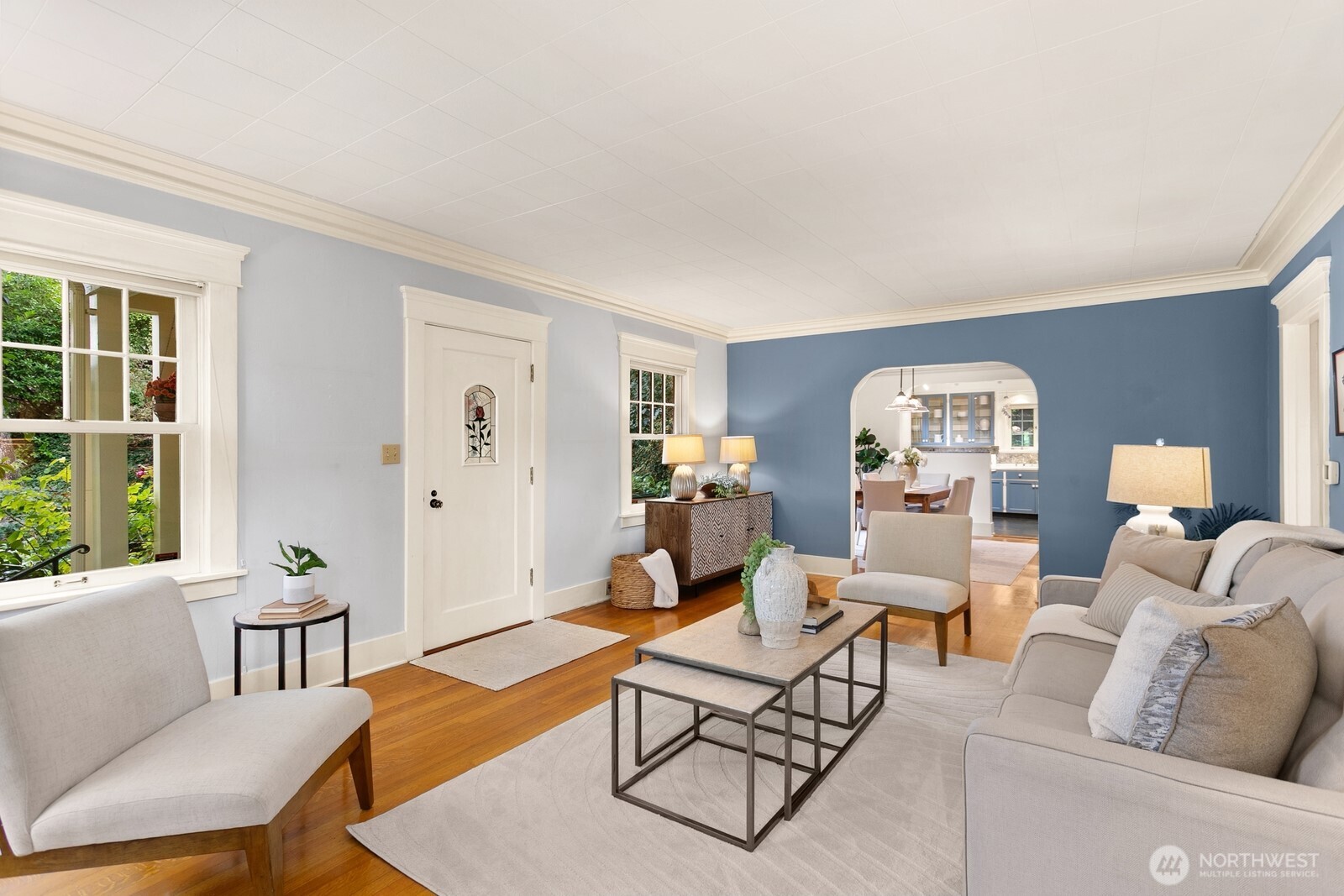 615 36th Avenue Seattle, WA 98122 - Photo 10 of 40 a living room with furniture and a window
