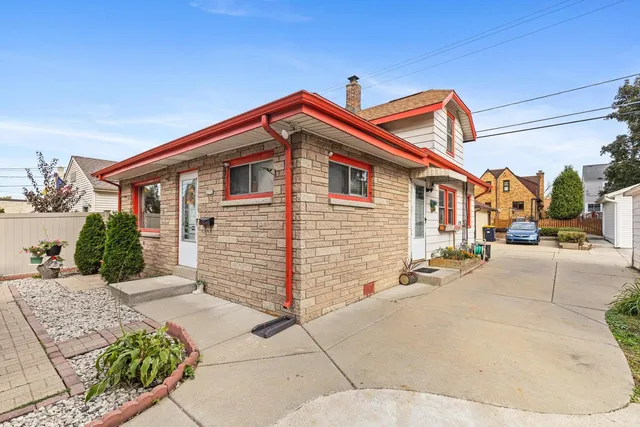 $219,900 | 2352 South 79th Street, West Allis, WI 53219