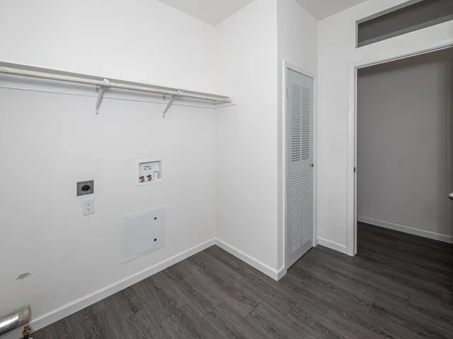 a view of a back yard