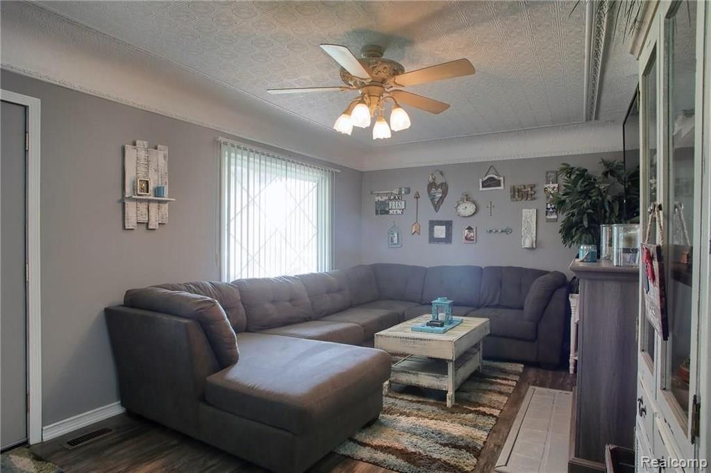 32560 Sutton Road Chesterfield, MI 48047 - Photo 3 of 35