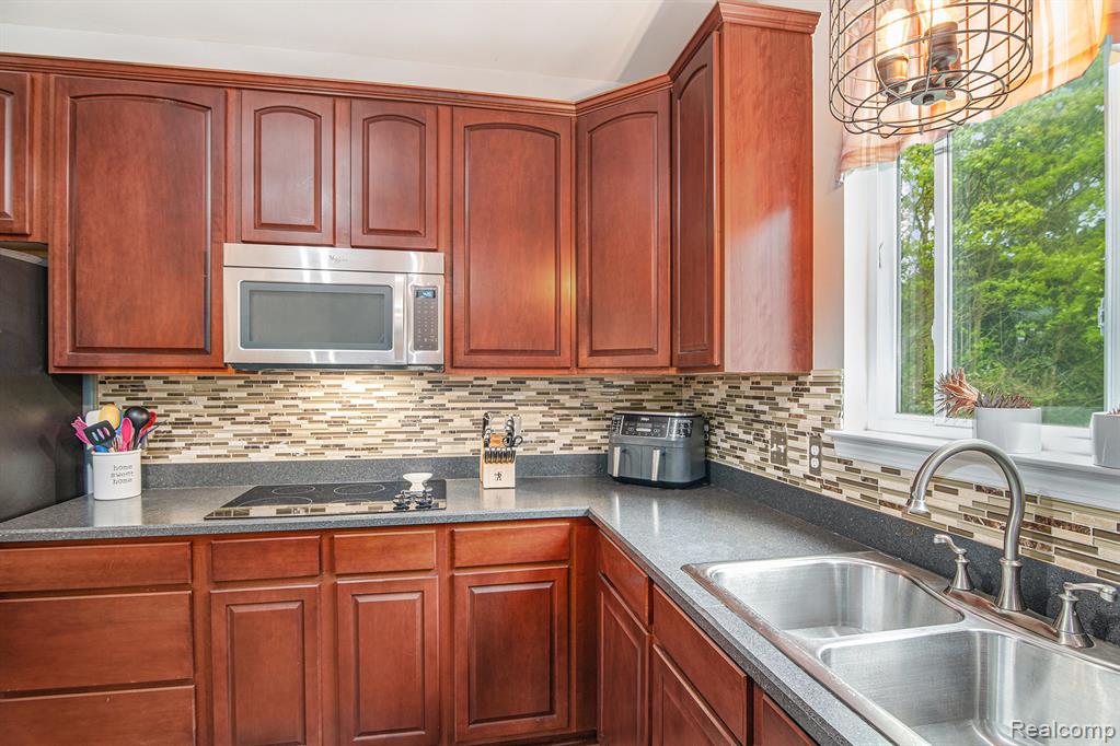 1515 Ashton Ridge Drive Howell, MI 48843 - Photo 7 of 27 Gallery Image 7