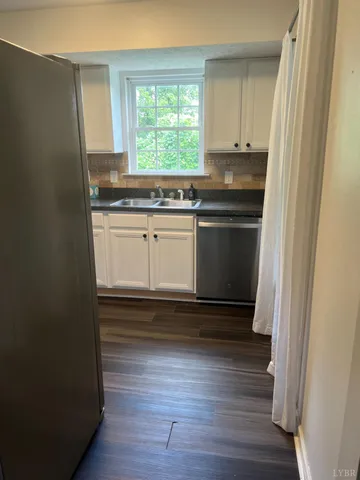 a close view of sink and tap