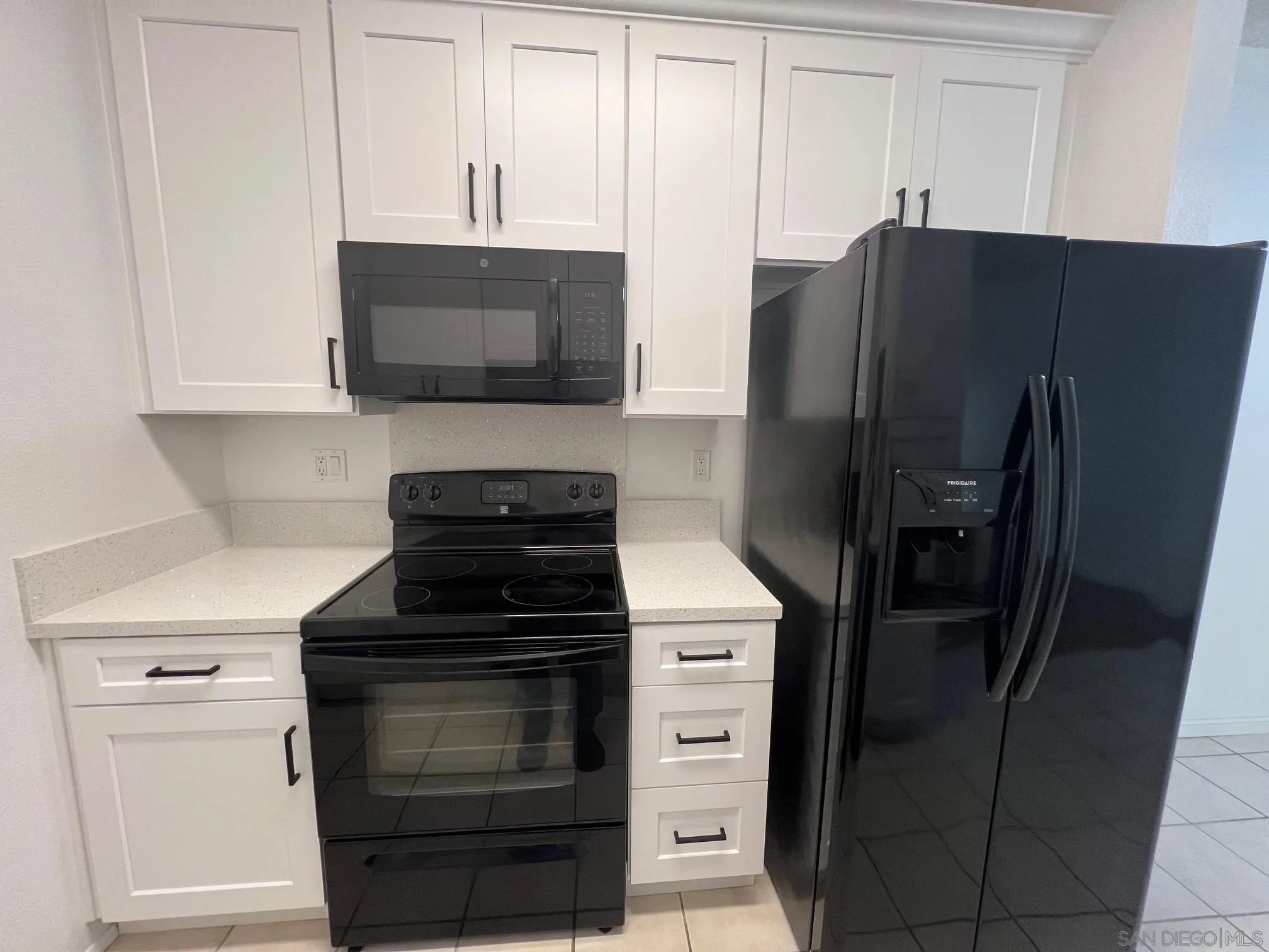 8310 Regents Road, Unit 1E San Diego, CA 92122 - Photo 11 of 23 a kitchen with a refrigerator stove and microwave