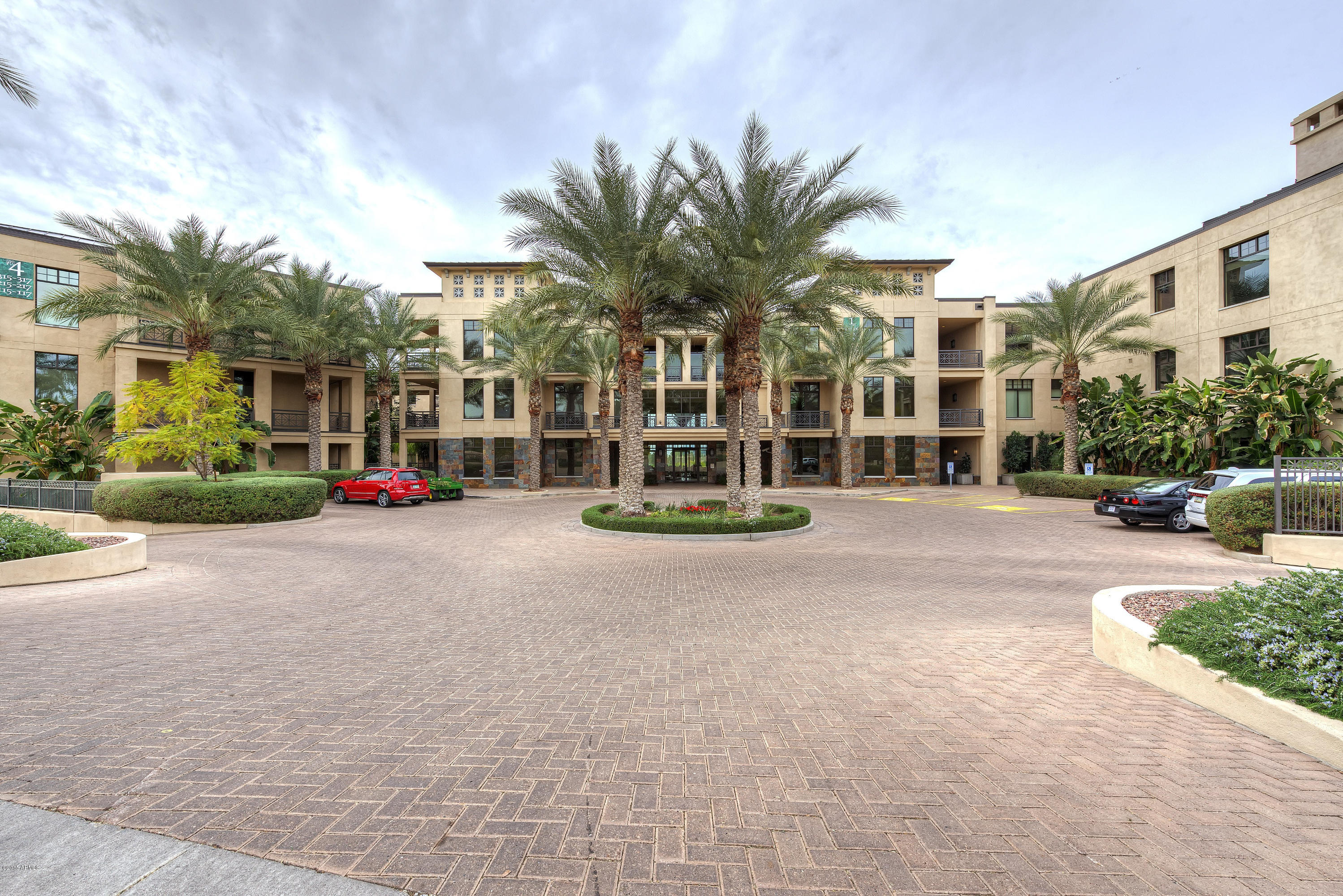 8 Biltmore Estate, Unit 213 Phoenix, AZ 85016 - Photo 1 of 25 001_Fairway Lodge