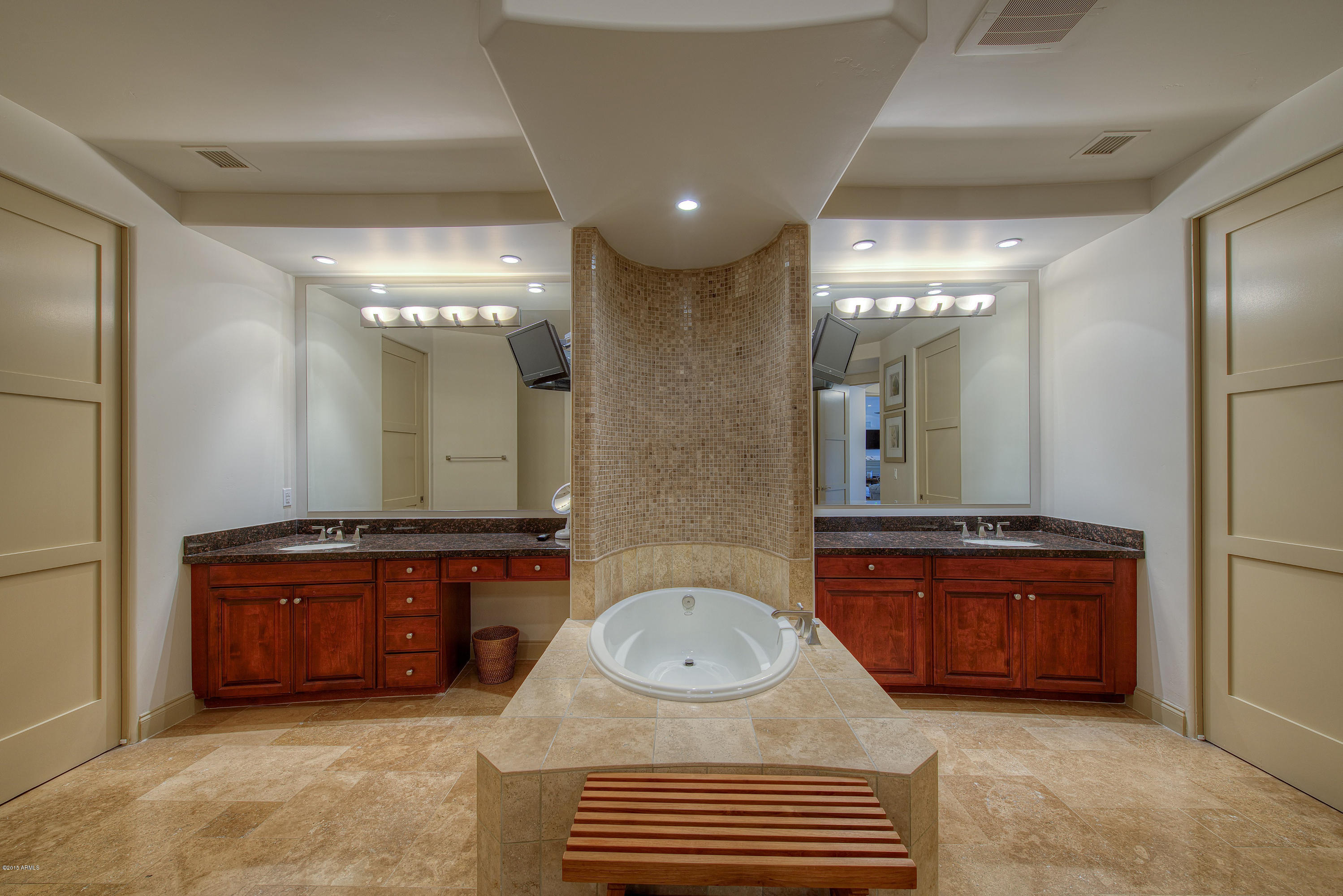 8 Biltmore Estate, Unit 213 Phoenix, AZ 85016 - Photo 13 of 25 016_Master Bath