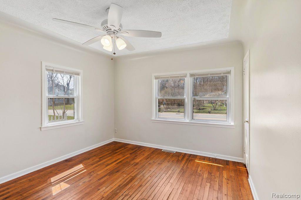 1284 Rochester Road Leonard, MI 48367 - Photo 18 of 52