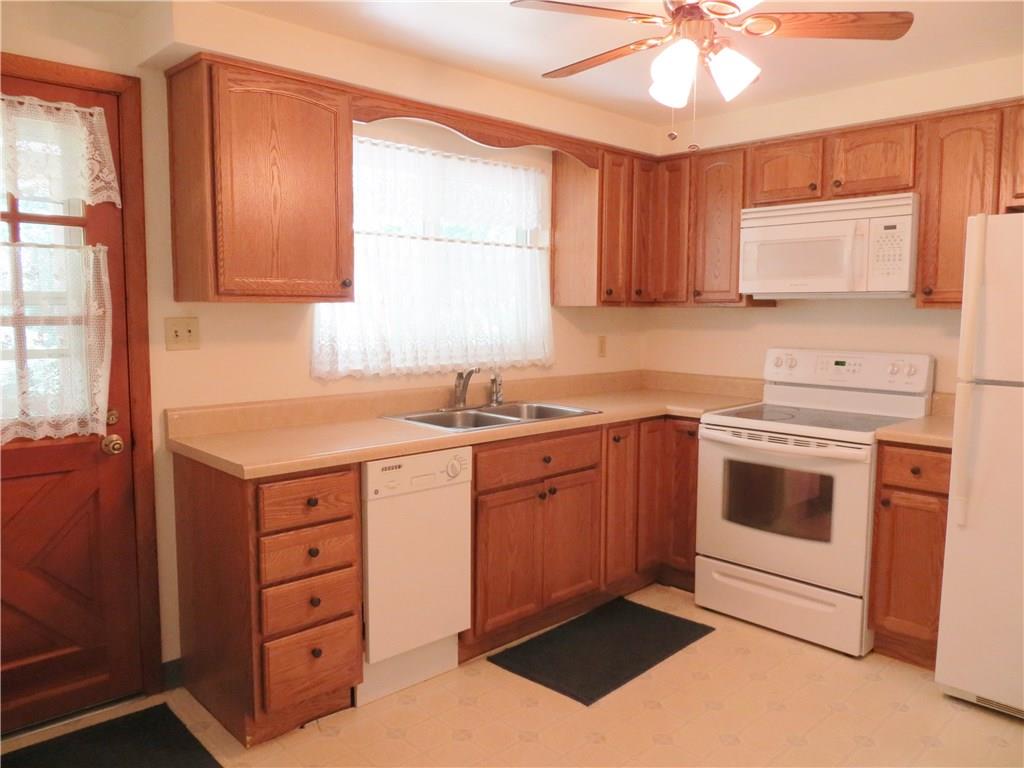 115 Porter Lane Rochester, PA 15074 - Photo 2 of 11 Oak Kitchen