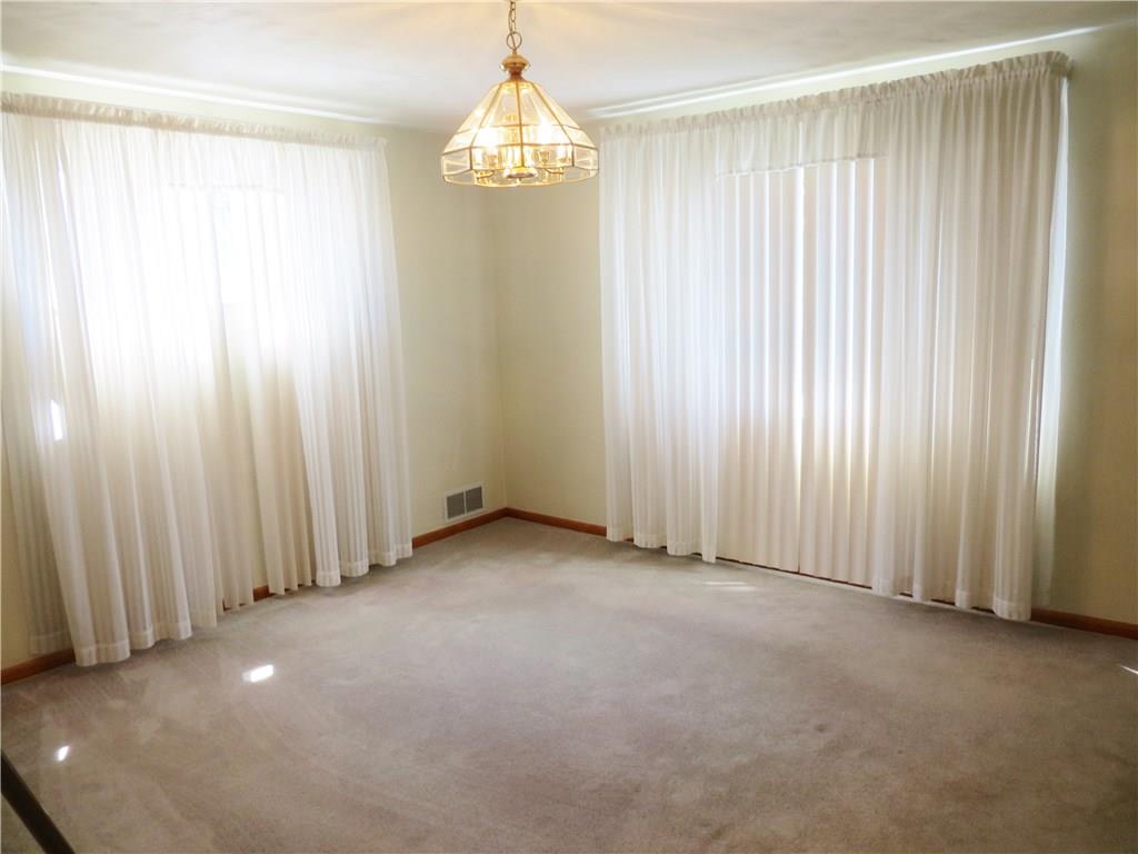 115 Porter Lane Rochester, PA 15074 - Photo 4 of 11 Formal Dining Room