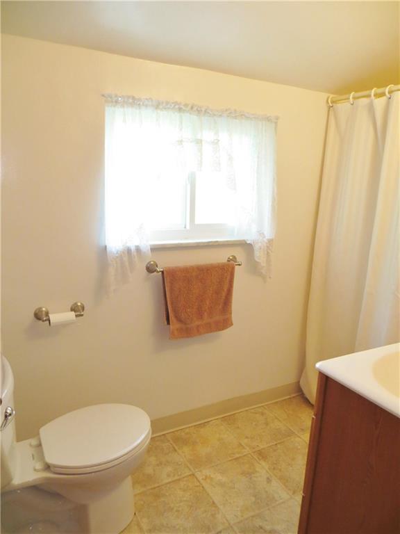115 Porter Lane Rochester, PA 15074 - Photo 9 of 11 2nd Floor Full Bath
